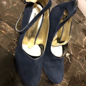 Navy blue Suede Ninewest pumps